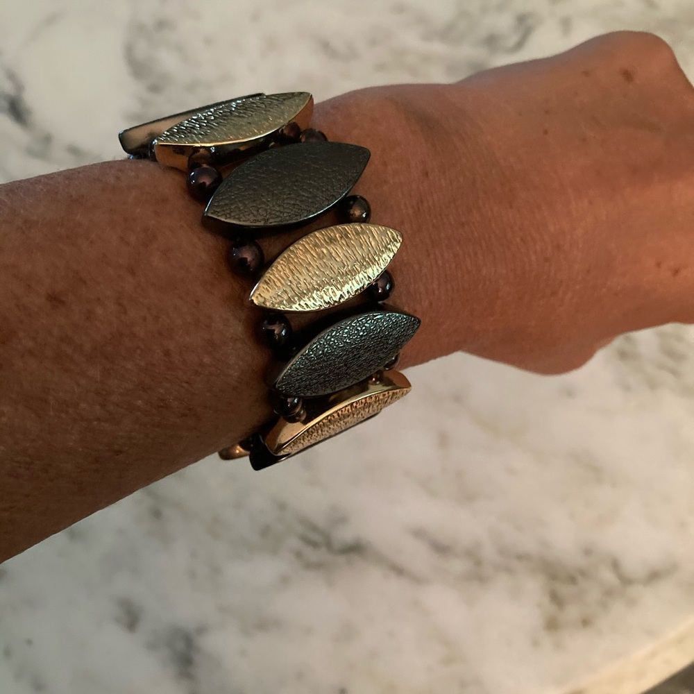 Stretch bracelet in gold and bronze tones